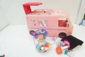 lot 149 image: Girls Barbie and polly pocket playset