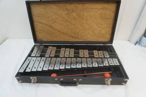 lot 152 image: Vintage Xylophone in case and wooden mallet