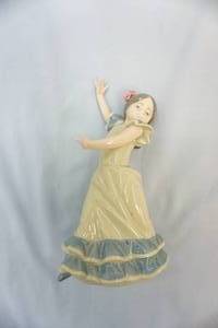 lot 172 image: Lladro dancing woman figurine