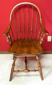 Wonderful Maplewood Swivel Chair