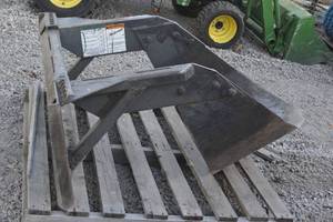 lot 1 image: Bobcat U Blade skid steer attachment