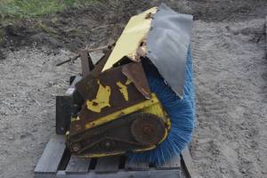 lot 2 image: John Deere 60 Rotary Broom