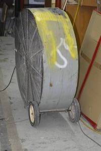 lot 19 image: Large fan