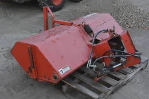 lot 9 image: Kubota L2062 Rotary Sweeper