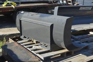 lot 35 image: NEW heavy duty Skid Steer Dozer Blade
