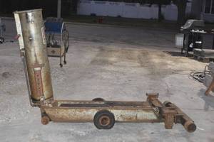 lot 45 image: Gray Commercial Truck Jack 11,000 pound capacity