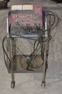 lot 79 image: Sun Vat-33 Volt Ampere Tester