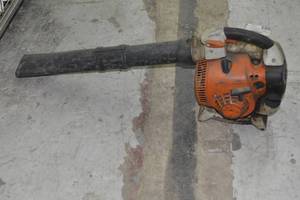 lot 58 image: Stihl BG 86 leaf blower