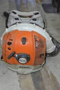 lot 57 image: Stihl backpack blower BR400