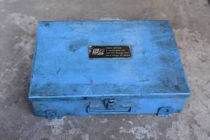 lot 98 image: shels supplies kit
