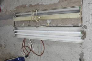 lot 115 image: 2 light fixtures
