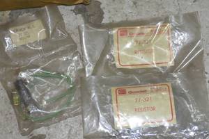 lot 118 image: box of various parts