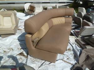 lot 7 image: Premiere  Pontoon Seat