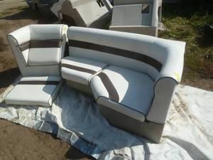 lot 9 image: Pontoon Seat Lounger