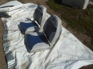 lot 10 image: Pair of Boat Seats Bluewhite