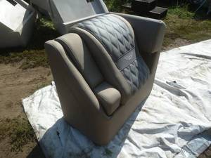 lot 13 image: Bennington Layback Seat