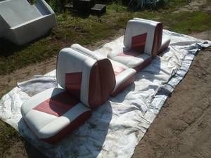 lot 14 image: Larson Back to Back Seat