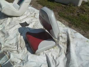 lot 16 image: Boat Seat SilverRed