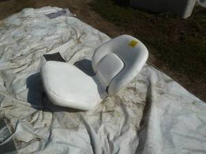 lot 18 image: Boat Seat White