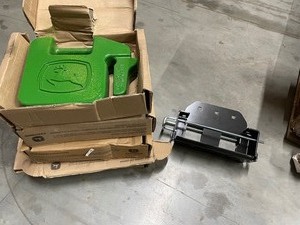 lot 38 image: New John Deere Tractor Rear Weight Qty 4