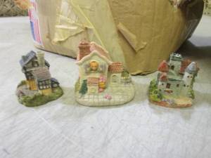 lot 76 image: (BSB) 77 Assorted Mini Cottages Fig...