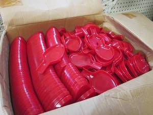 lot 78 image: (RM1) Box Full of Red Plastic Spoon...