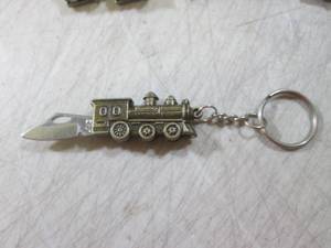 lot 86 image: (H-1) 24 Novelty Train Engine Keych...
