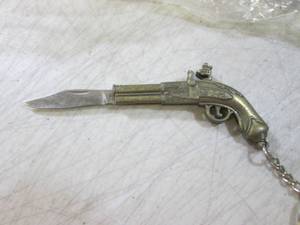 lot 90 image: (H-1) 24 Novelty Gun Keychain Knive...