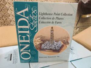 lot 124 image: (D-2) Case of 6 Oneida Studios Ligh...