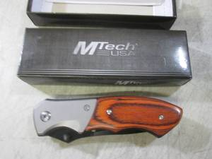 lot 138 image: (CNTR) MTech USA MT-411 Folding Kni...
