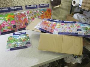 lot 149 image: (RM2) Box Full Table Mates Placemen...