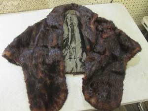 lot 172 image: (CS) Over The Shoulder Fur No Tags ...
