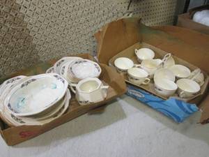 lot 176 image: (RM3) Vintage Homer Laughlin Dish S...