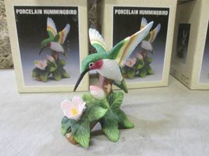 lot 199 image: (BSB) 5 Porcelain Hummingbird Figur...