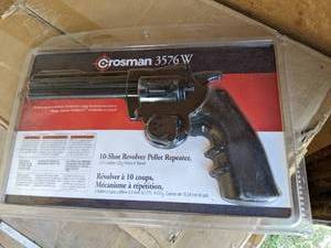 lot 16 image: Crosman 3576W 10 shot Revolver Pell...