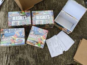 lot 19 image: (5) 2002 Hersheys Recipe Boxes (4 ...