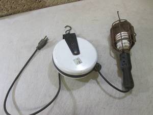 lot 239 image: (H-2) Hanging Reel Work Light Works...