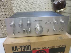 lot 256 image: (D-4) Kenwood KA-7300 Stereo Interg...