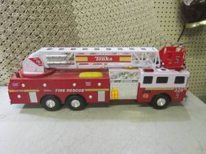 lot 275 image: (FS) Large Plastic Tonka Fire Rescu...
