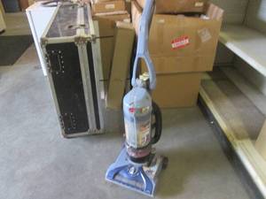 lot 301 image: (RMC) Hoover Vacuum Series T Foldin...