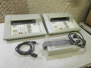 lot 304 image: (D-4) 2 Fluke 9005A Micro-System Tr...