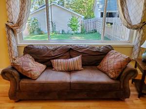 Couch With Throw pillows