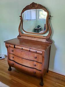 Dresser With Mirror