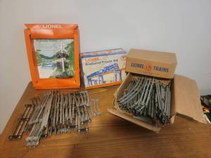 lot 102 image: Lionel Train Trestle Set with Track Bundle