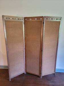 lot 26 image: Antique 3 Panel Dressing Screen Room Divider