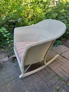 lot 41 image: Cream Wicker Rocking Chair