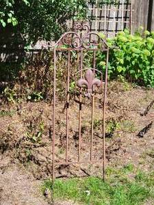 lot 34 image: Fleur de Lis Garden Hose Trellis