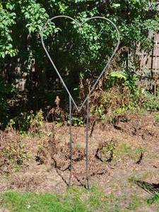 lot 37 image: Large Heart Shaped Garden Plant Stand Bird Feeder