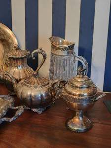 lot 74 image: Collection of Silverplate Serving Pieces