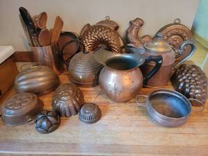 lot 72B image: Collection of Vintage Copper Kitchen Items